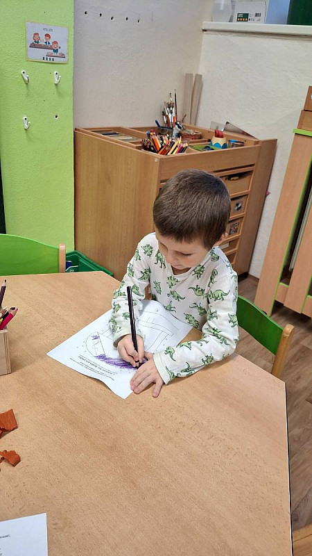 Kdo přiletěl ke krmítku?