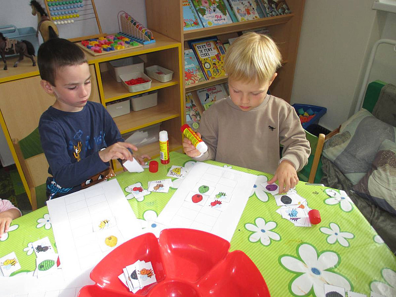 VČELY, VČELKY, VČELIČKY 2