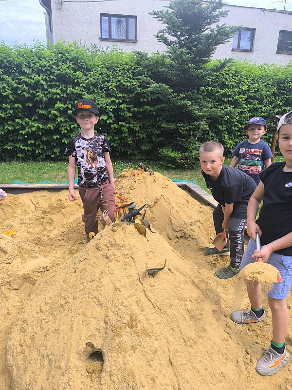 Sluníčka ve světě dinosaurů 