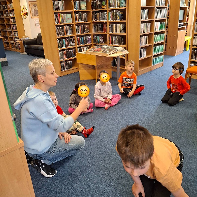 Hrajeme si na maminky- návštěva v knihovně