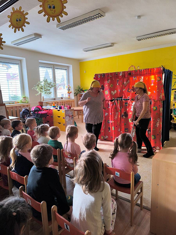 DIVADÉLKO KOLOBĚŽKA - O veselém vánočním stromečku 