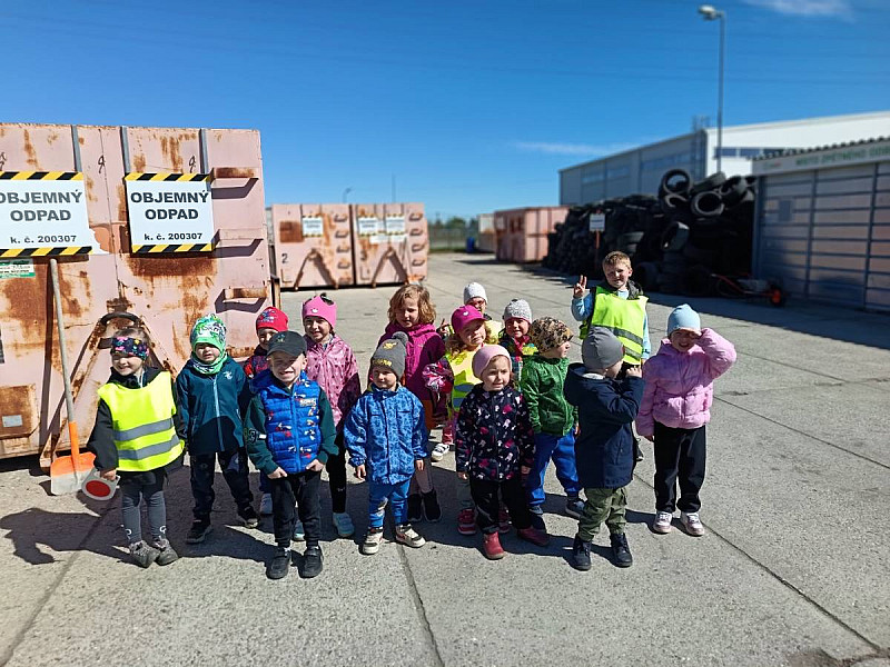 Motýlci navštívili sběrný dvůr 