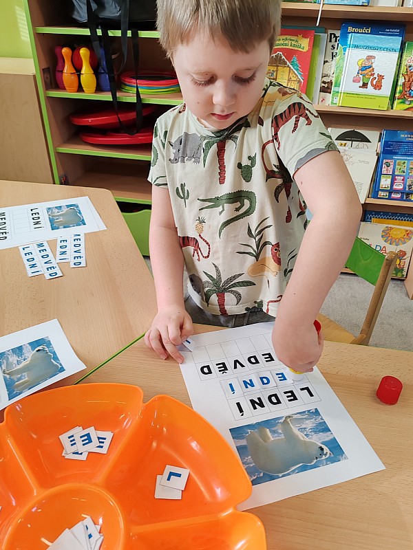 ESKYMÁCKÉ DOVÁDĚNÍ... 