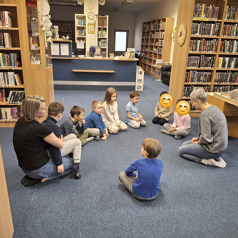 Žabičky na návštěvě v knihovně