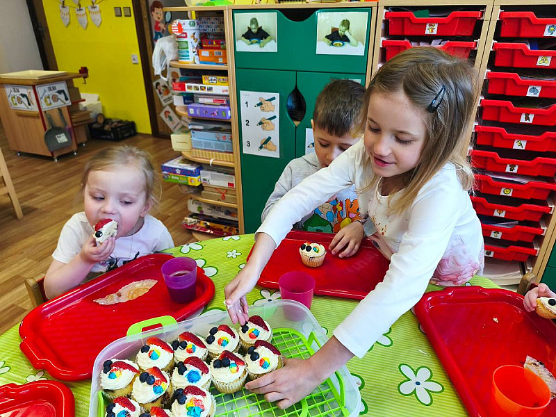 Janička a Matyášek mají narozeniny