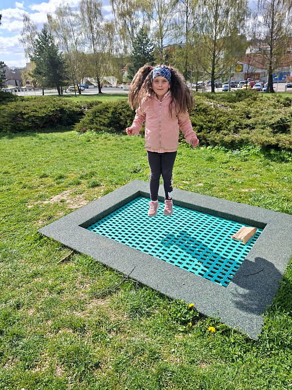 BERUŠKY NA HŘIŠTI 