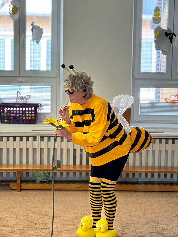 Přiletěla k nám VČELKA 