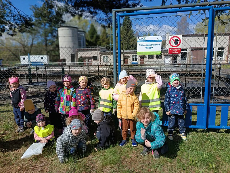 Motýlci sbírají odpadky a relaxují - Den Země 