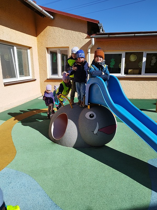 Sovičky na návštěvě 3D hřiště v MŠ Opavská