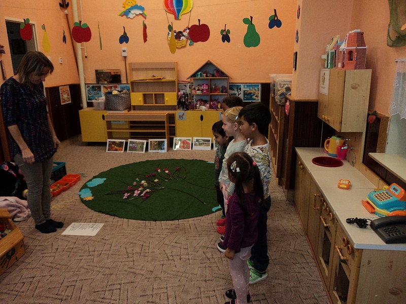 O jablůňce- pohádka o čtvero ročním období-SVČ Opava